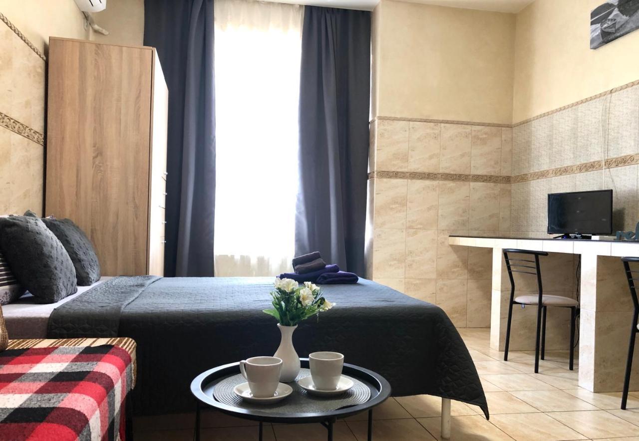 Modern Aparthotel Near Metro Pecherskaキエフ エクステリア 写真