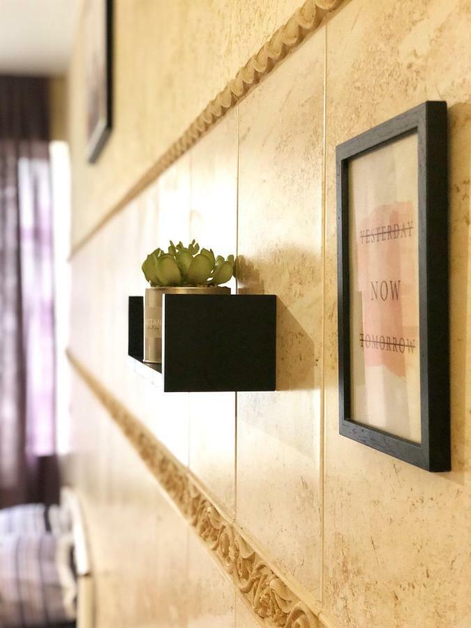 Modern Aparthotel Near Metro Pecherskaキエフ エクステリア 写真