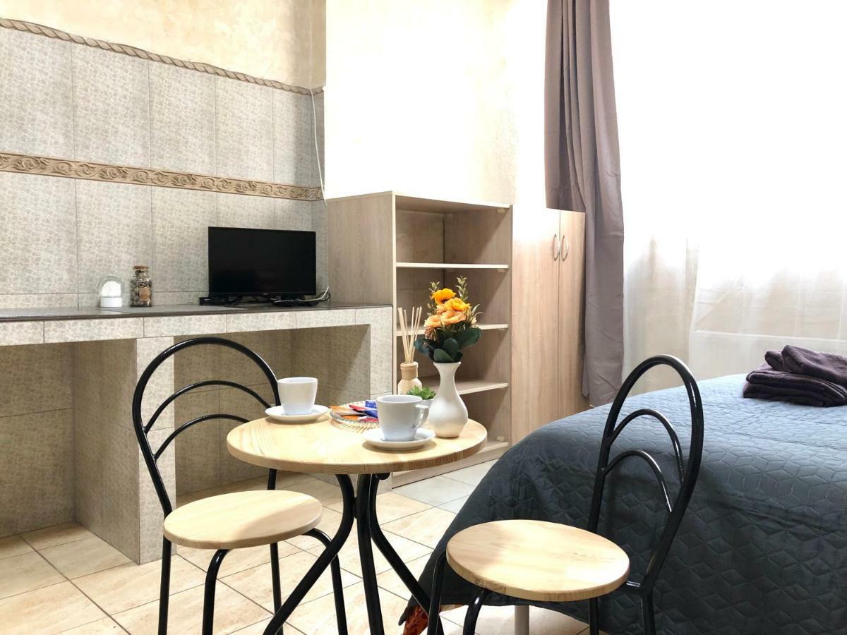 Modern Aparthotel Near Metro Pecherskaキエフ エクステリア 写真