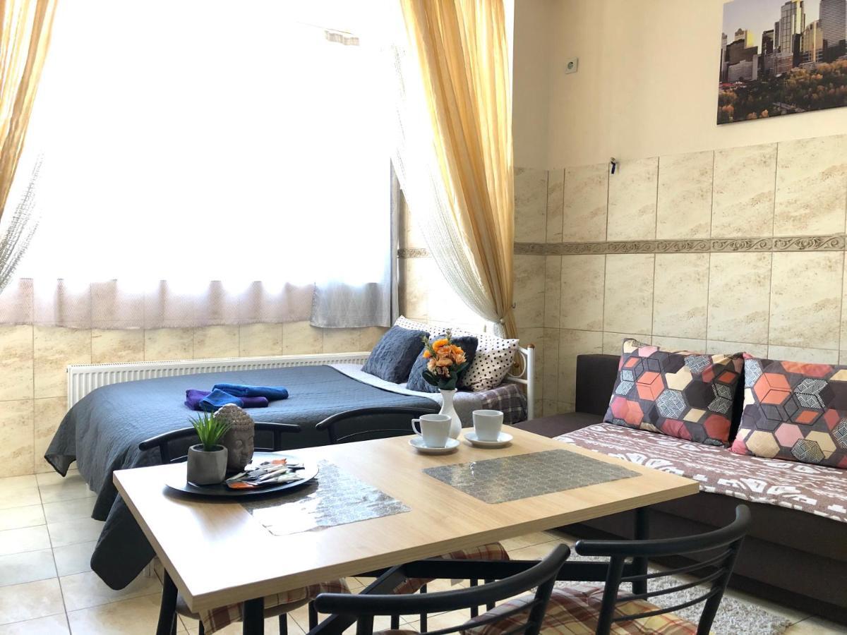 Modern Aparthotel Near Metro Pecherskaキエフ エクステリア 写真